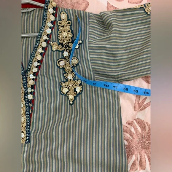 Maria. B. 3 pc Winter Dress - Picture 13 of 16